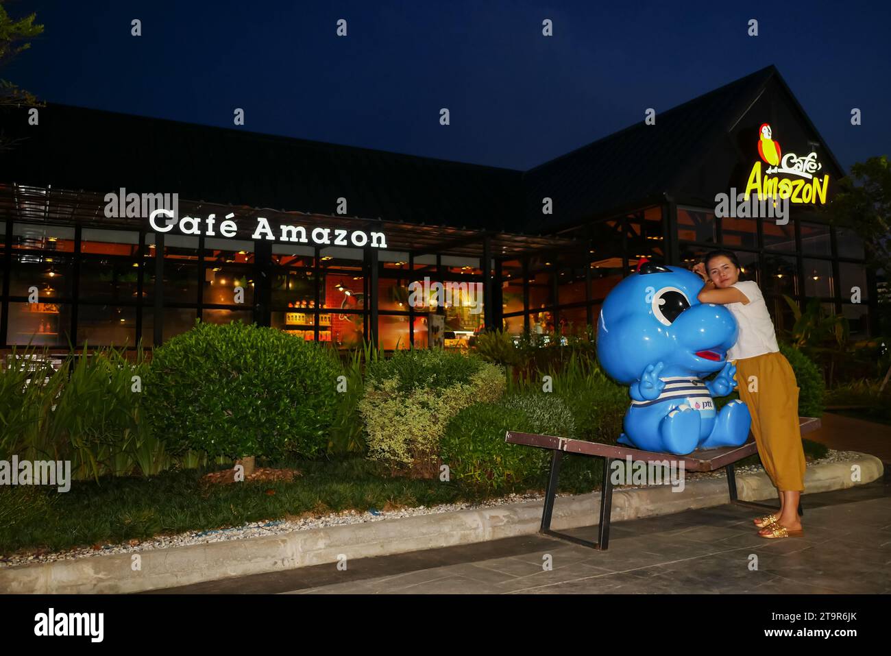 Phitsanulok, Thailand - Oktober 2018: Cafe Amazon am 15. Oktober 2018 im Cafe Amazon in der Provinz Phitsanulok, Thailand. Es ist ein berühmtes Thai-Franchise Stockfoto