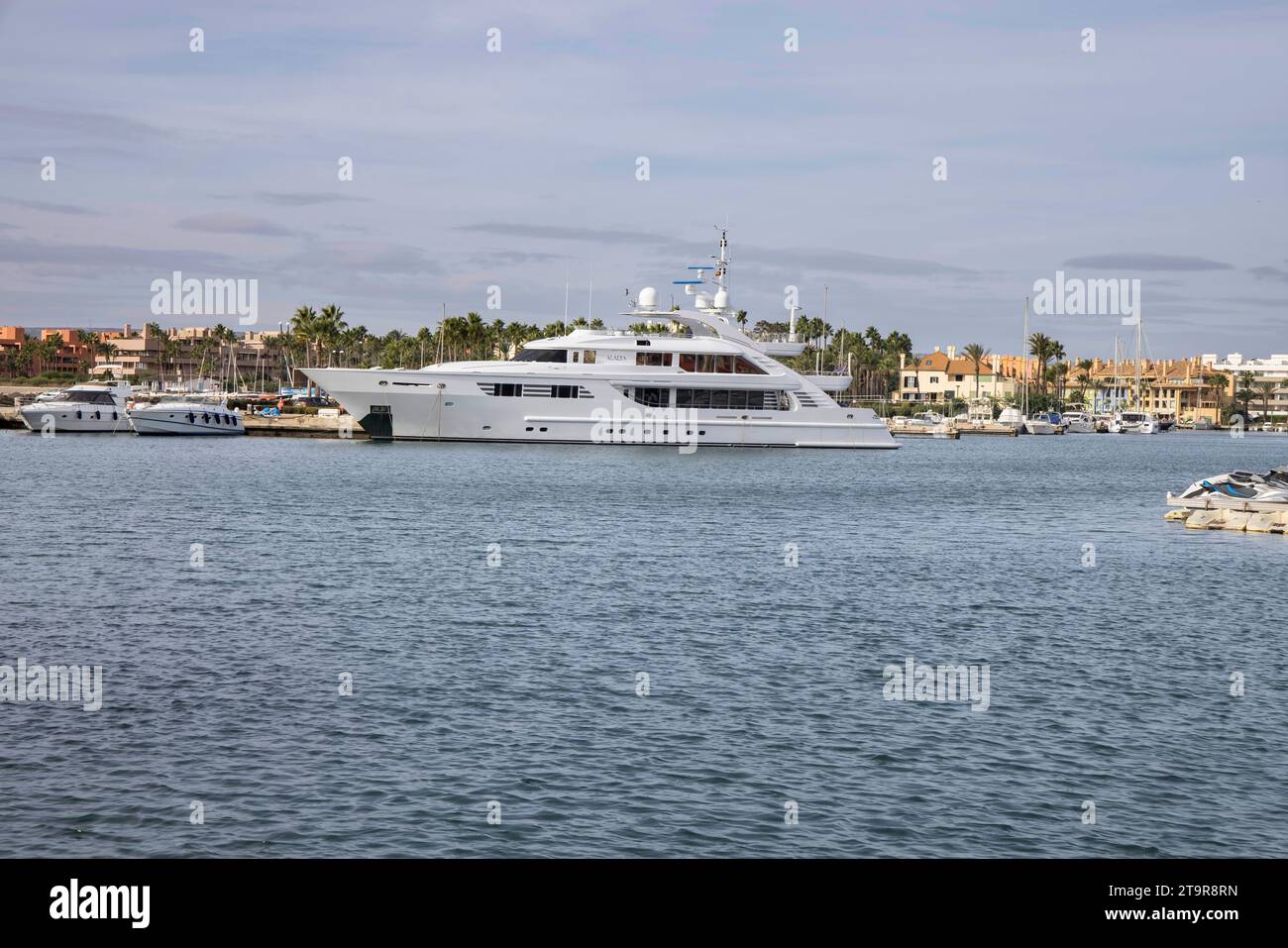 Der Yachthafen im privaten Luxusresort sotogrande an der Küste andalusiens spanien Stockfoto