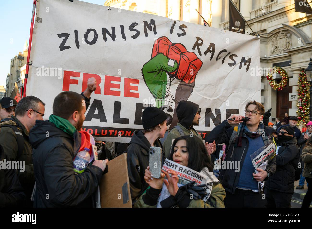 Zionismus ist Rassismus-Banner bei einem pro-palästinensischen marsch, der zu einem Waffenstillstand der andauernden Militäroffensive von Gaza durch israelische Verteidigungskräfte aufgerufen wurde. Der Trester Stockfoto