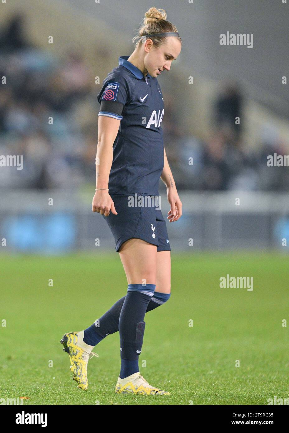 Martha Thomas 17# von Tottenham Hotspur Football Club Women sieht beim FA Women's Super League Match Manchester City Women vs Tottenham Hotspur’s Women im Joie Stadium, Manchester, Großbritannien, 26. November 2023 (Foto: Cody Froggatt/News Images) Stockfoto