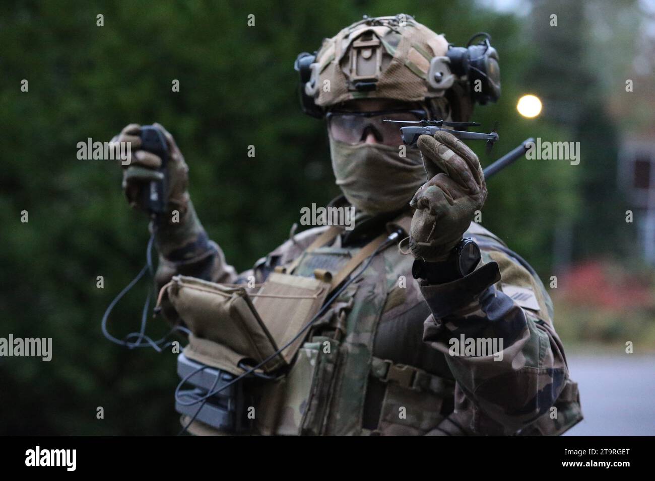 ©PHOTOPQR/LE REPUBLICAIN LORRAIN/Laurent MAMI ; Sarrebourg ; 21/11/2023 ; 21/11/23 Utilisation des Drones au 1er RI - Nouvelles Technologies - renseignement - Armée - 1 Régiment d'infanterie. Foto Laurent MAMI Drohnen der französischen Armee, hier in Sarrebourg, Frankreich, am 21. november 2023. Stockfoto