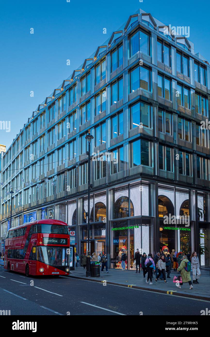 London Oxford Street Benetton Store. United Colors of Benetton Store in der Oxford Street im Zentrum von London. Stockfoto