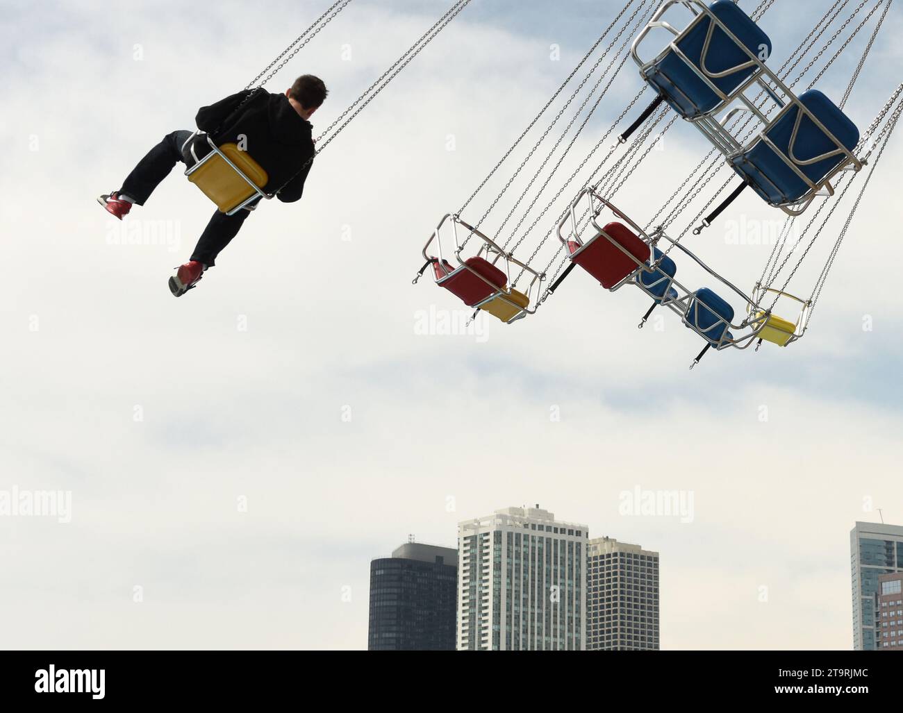 Chicago, Illinois, USA – 6. Juni 2018: Die Menschen fahren auf dem Wave Swinger am Navy Pier in Chicago. Stockfoto