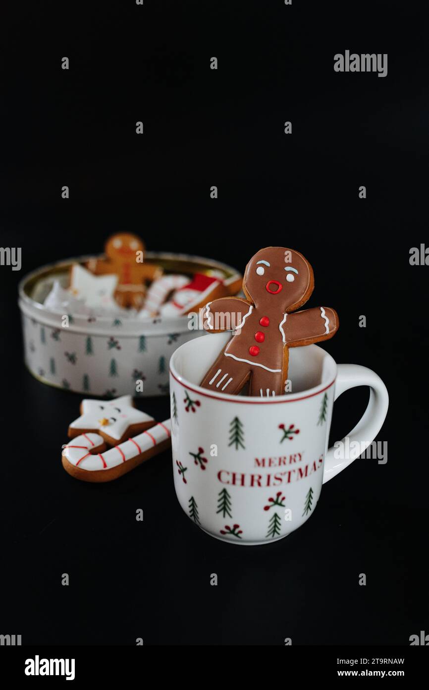 Lebkuchen Mann Keks in der Tasse Stockfoto