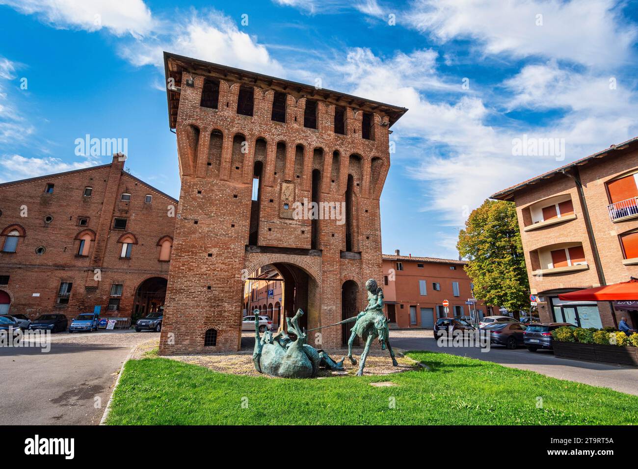 Skulptur I Cavalieri in Battaglia vor Porta Ferrara, San Giorgio di Piano, Bologna, Emilia-Romagna, Italien Stockfoto