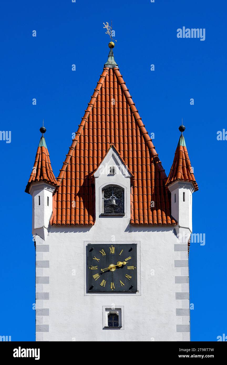 Eingangstor oder Westernacher Tor mit Uhr und Glocke, Mindelheim, Bayern, Deutschland Stockfoto