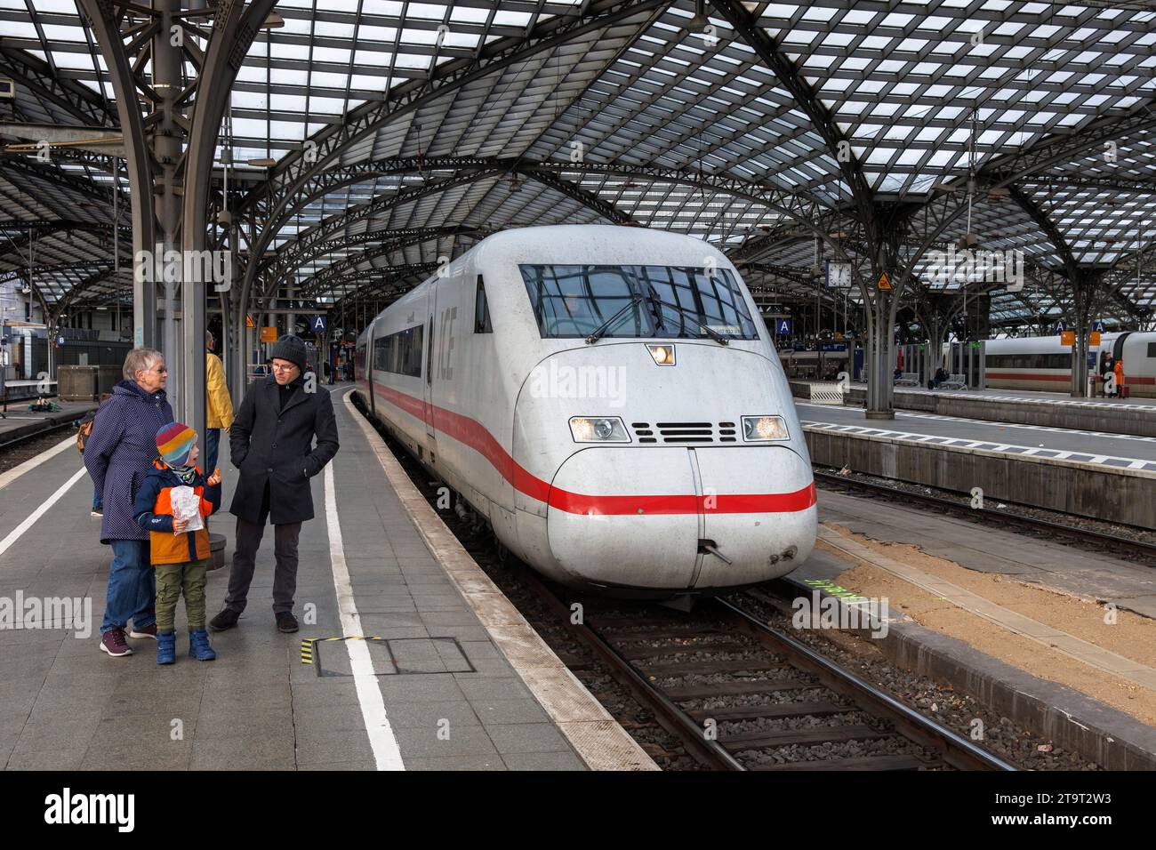 Hochgeschwindigkeitszug ICE 1 am Hauptbahnhof Köln, Deutschland Hochgeschwindigkeitszug ICE 1 im Hauptbahnhof, Köln, Deutschland. Stockfoto