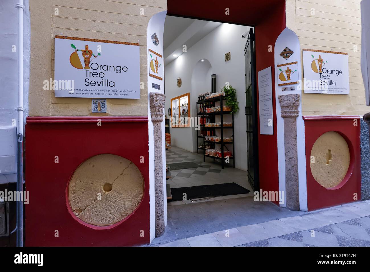 Orangenbaum Sevilla Souvenirladen, in dem Produkte aus Orangen verkauft werden, Sevilla, Andalusien, Spanien Stockfoto