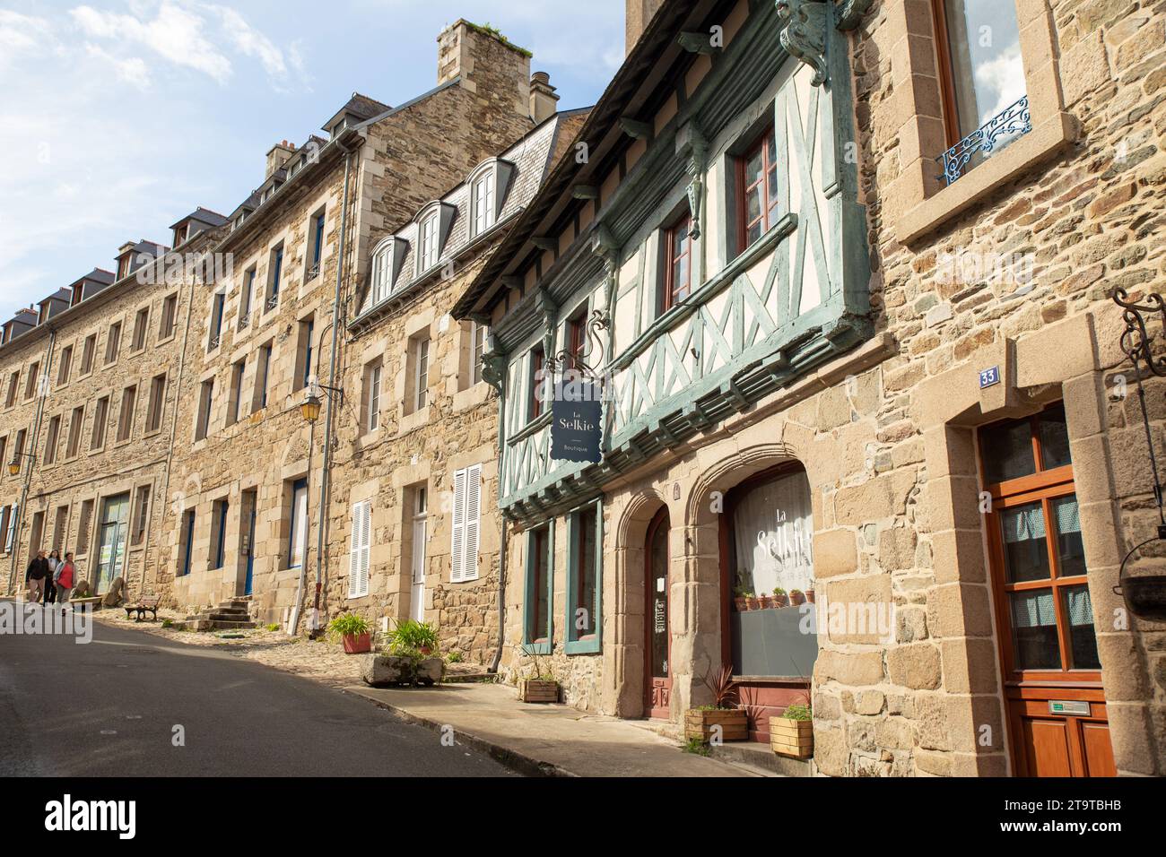 Traditionelle Steinhausstraße in der Altstadt von Tréguier, Frankreich Stockfoto