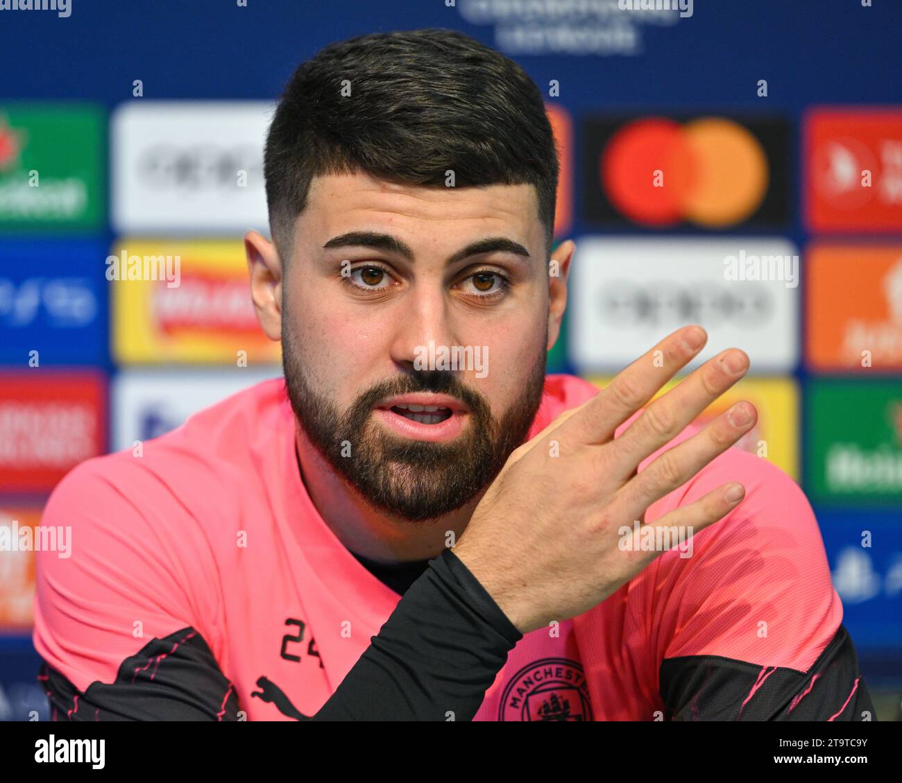 Manchester, England, 27. November 2023. Joško Gvardiol #24 von Manchester City spricht mit der Presse, während der Manchester City UEFA Champions League Pressekonferenz V RB Leipzig (Credit Image: ©Cody Froggatt/Alamy Live News) Stockfoto