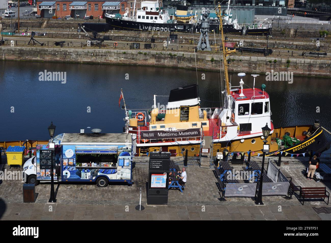 Street Food oder Food Truck an der Waterfront oder Pier Head, neben dem Maritime Museum, Liverpool England UK Stockfoto