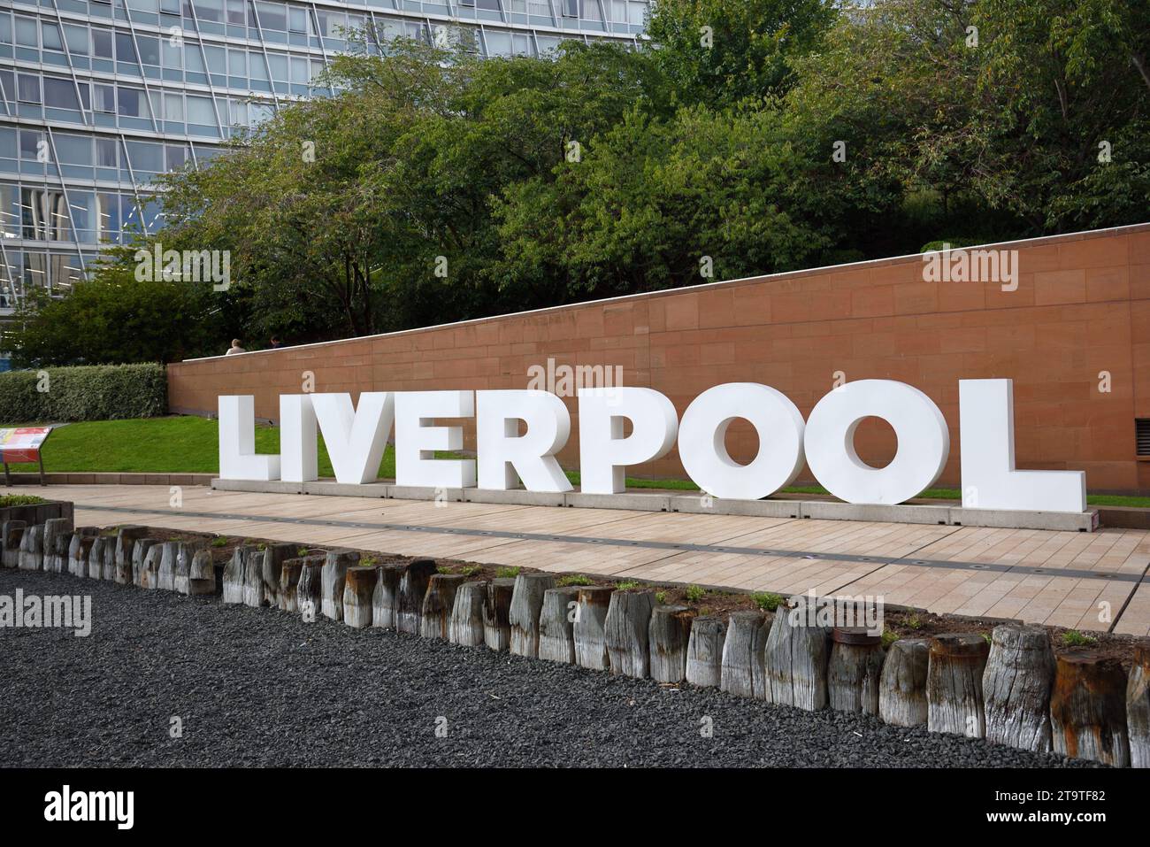 Riesige Buchstaben, Stadtzeichen oder Stadtzeichen für Liverpool im Liverpool One Shopping Centre Liverpool England UK Stockfoto