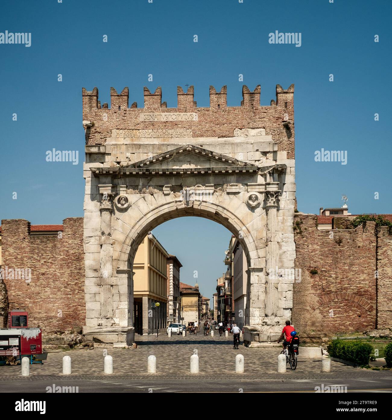 Rimini, Italien. Bogen von Augustus, triumphale alte Architektur des römischen Reiches, 27 BC. Stockfoto