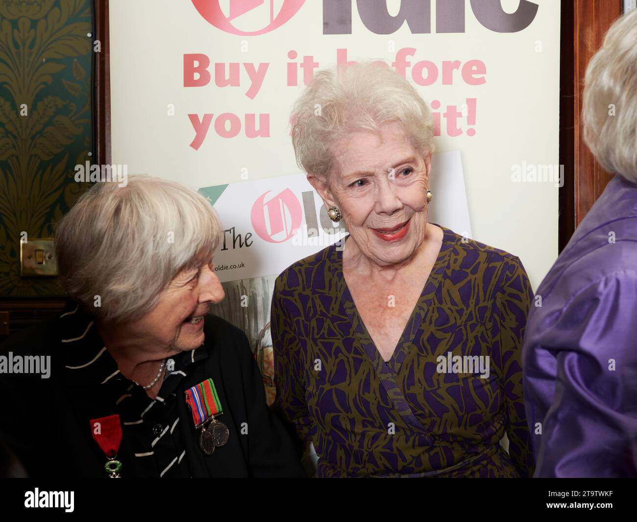 The Oldie of the Year 2023 23-11-23; Angela Rippon; Patricia Owtram; Dame Janet Baker; Richard Cadell mit Ruß; Don Black; Dame Arlene-Philips; J Stockfoto