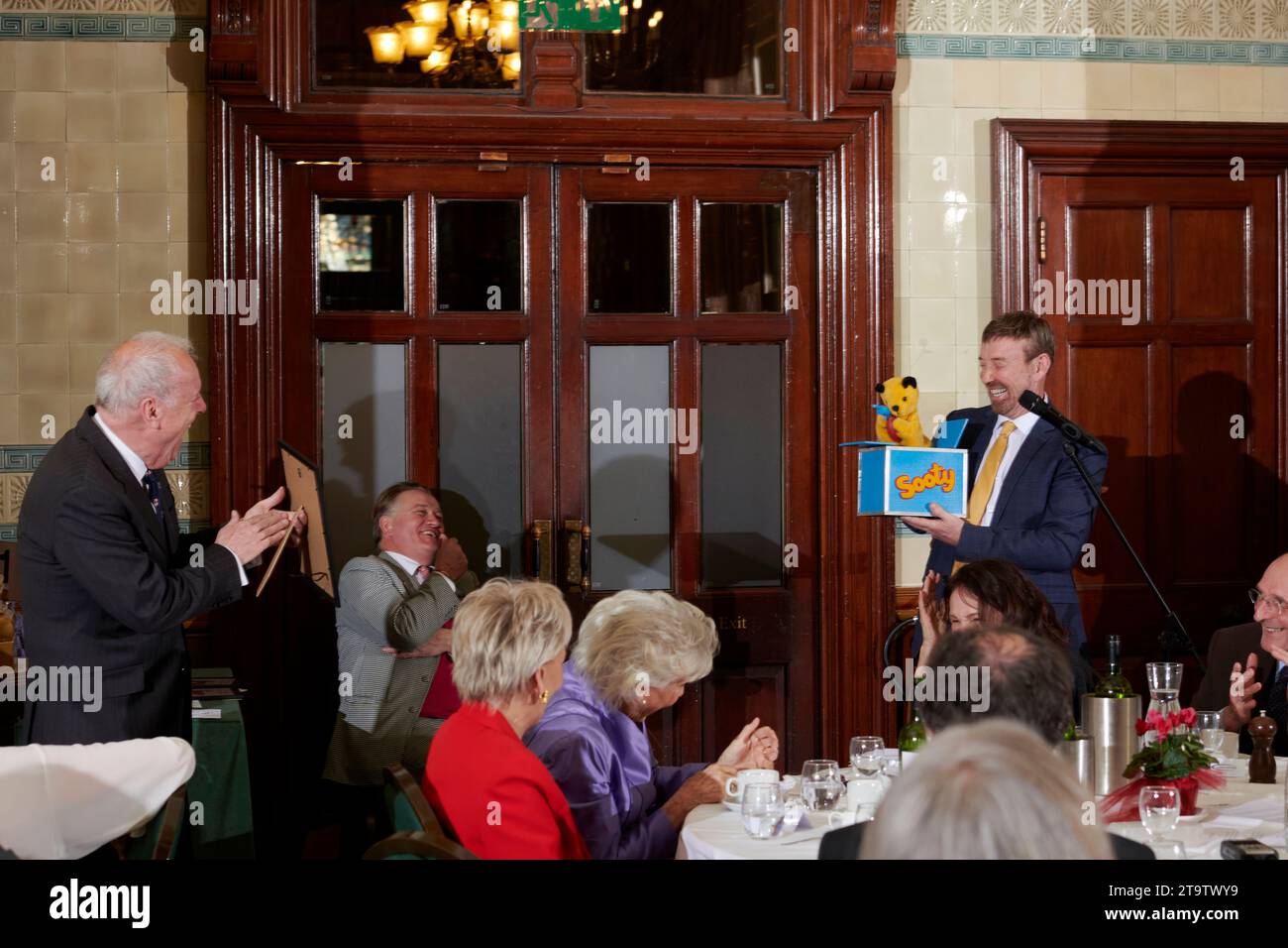 Ruoty mit Richard Cadell im Oldie des Jahres 2023, 23.11.23 Stockfoto