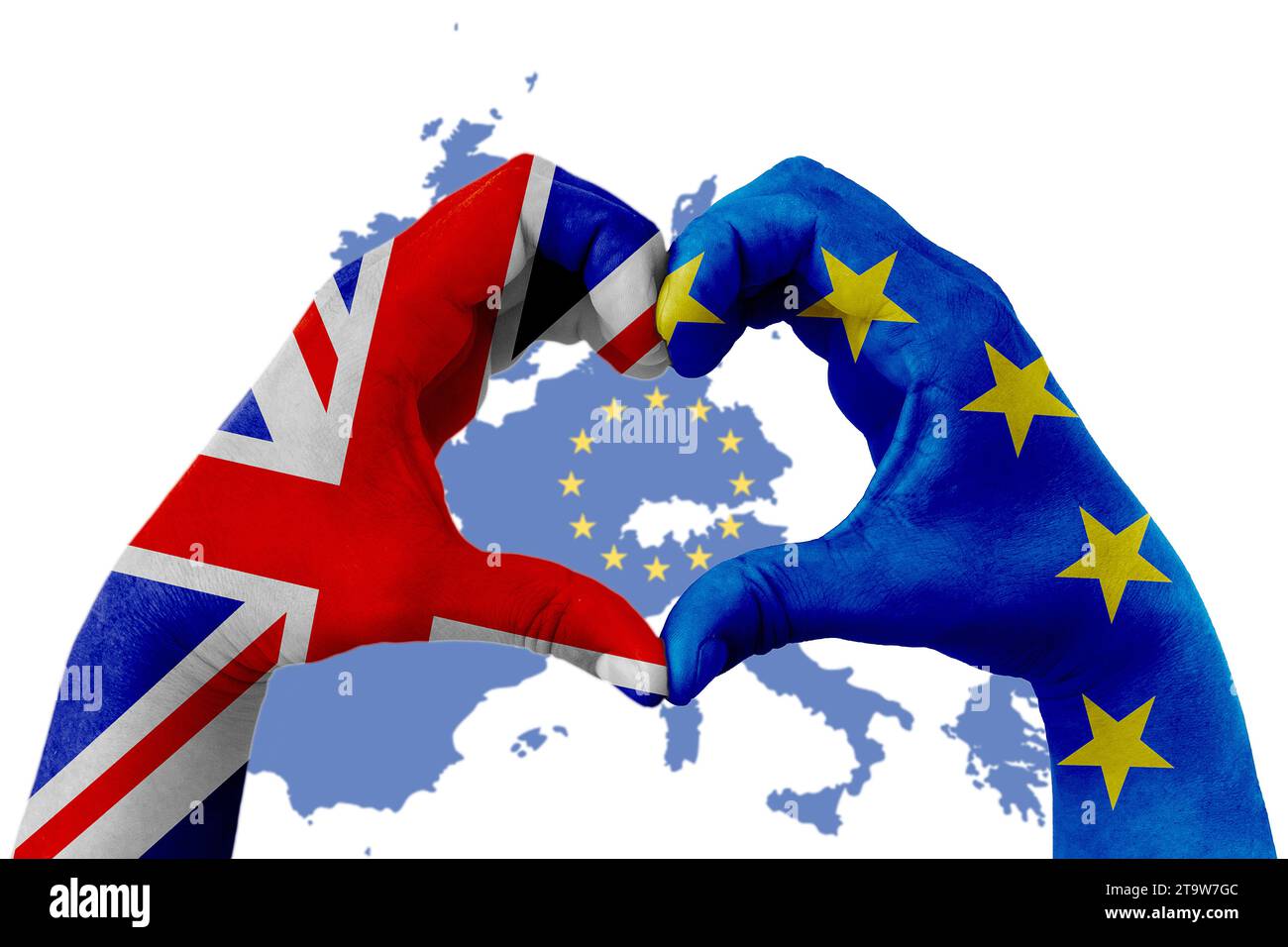 brexit, Hände des Menschen in Herzform gemustert mit der Flagge der blauen europäischen union EU und Flagge von großbritannien großbritannien auf europa Karte mit gelben Sternen Hintergrund, Abstimmung Referendum für united Kingdom Exit Concept Stockfoto