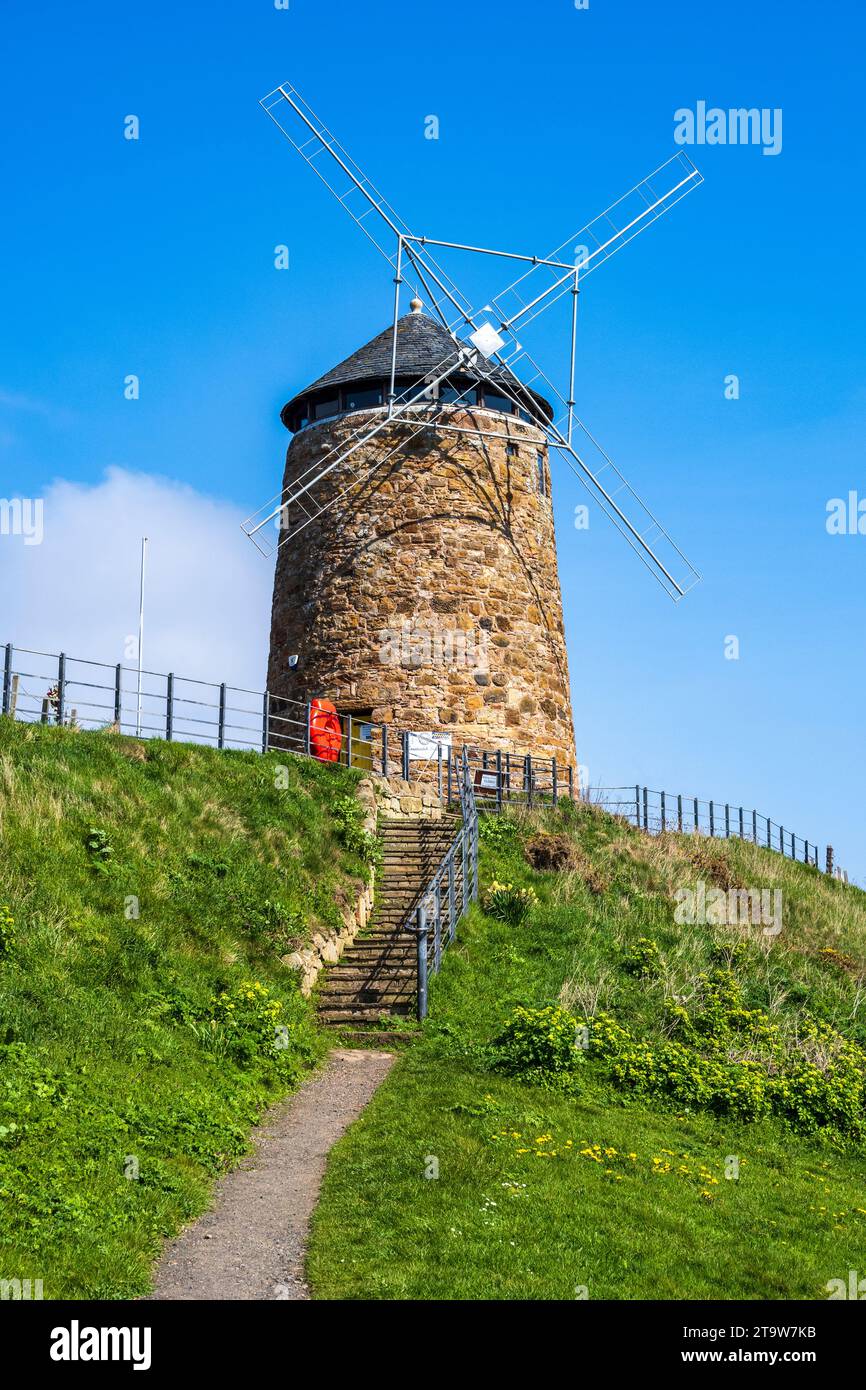 St Monans Windmühle am Fife Coastal Path in der Nähe der schottischen Küstenstadt St Monans in East Neuk of Fife, Schottland, Großbritannien Stockfoto