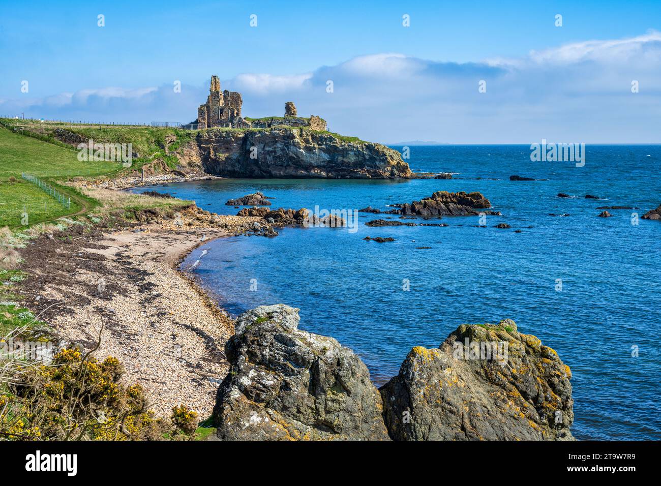 Die Ruine von Newark Castle auf der Fife Coastal Path in der Nähe von St. Monans im East Neuk von Fife, Schottland, Großbritannien Stockfoto