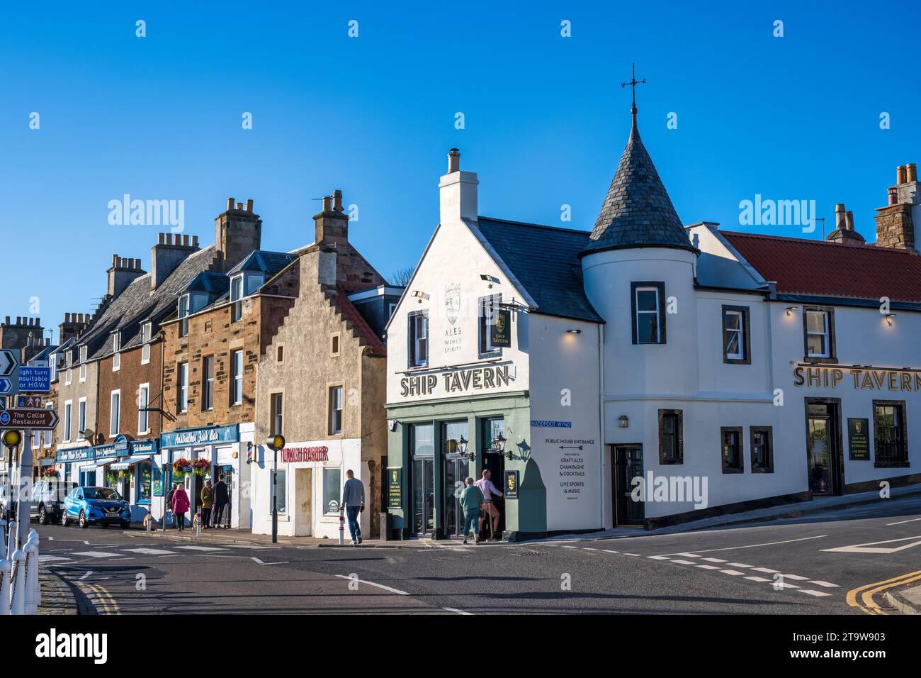 Die New Ship Tavern an der Shore Street in der schottischen Küstenstadt Anstruther in East Neuk of Fife, Schottland, Großbritannien Stockfoto