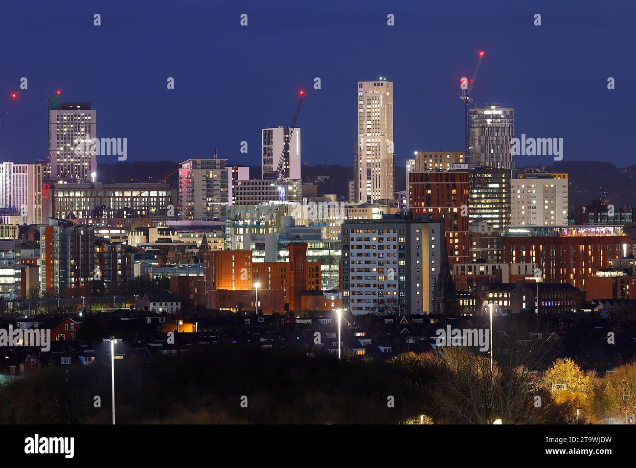 Ein Blick auf das Stadtzentrum von Leeds aus der Entfernung Stockfoto