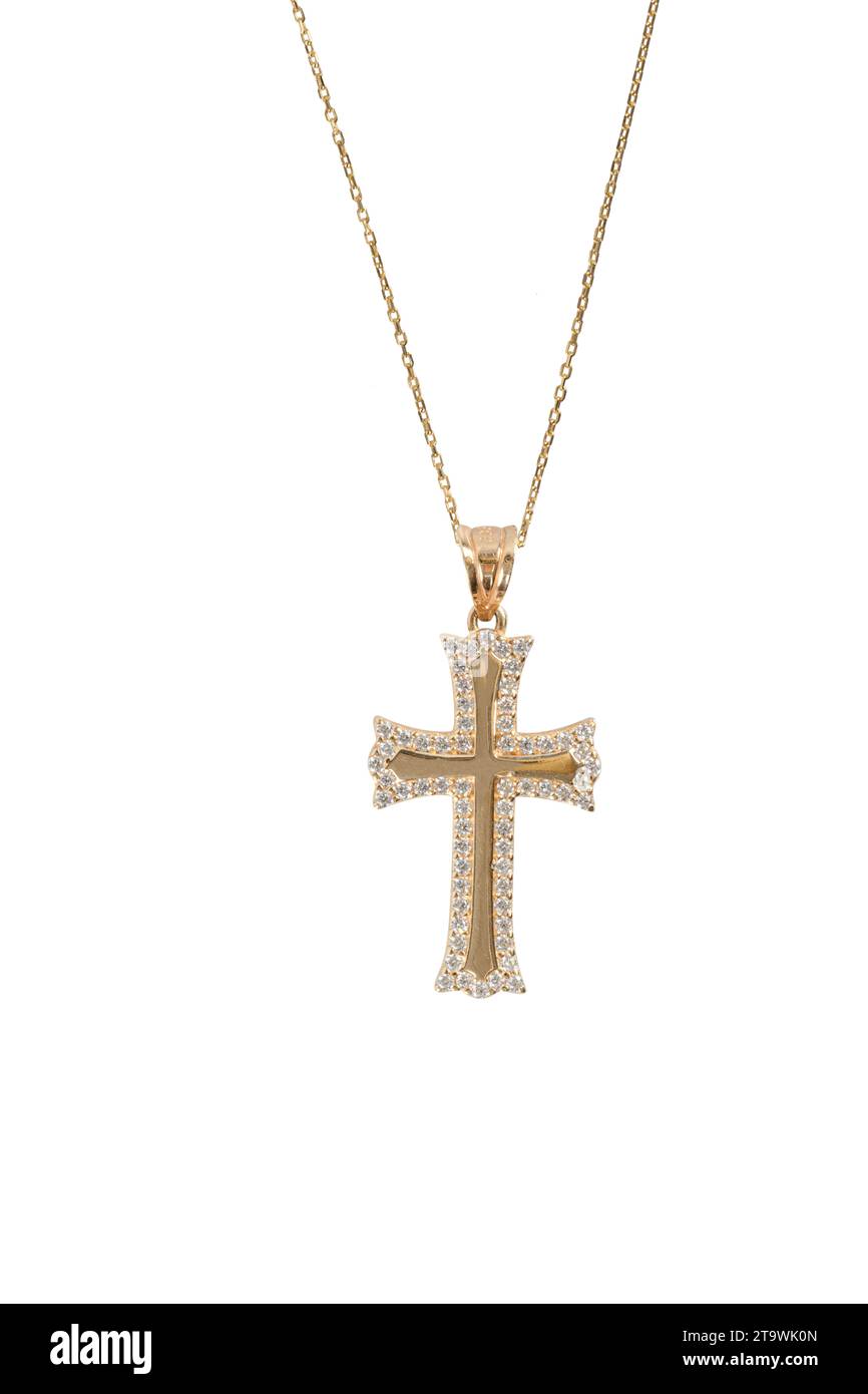 Goldenes religiöses Kreuz an der Kette, isoliert auf weißem Hintergrund Bester Schmuck Anhänger und Ohrringe Set. Schmuckkomposition. Symbol der Liebe. Stockfoto