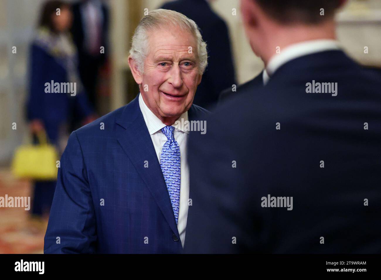 König Karl III. Während eines Empfangs im Buckingham Palace, London, anlässlich des Global Investment Summit 2023. Bilddatum: Montag, 27. November 2023. Stockfoto