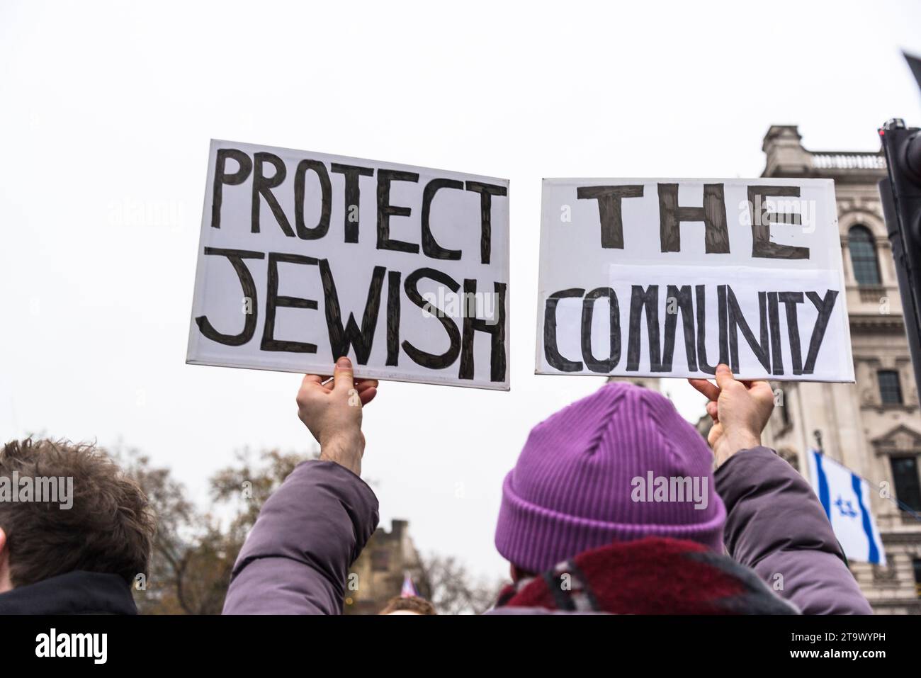 Schutz der jüdischen Gemeinde Plakat, Marsch gegen Antisemitismus, Zehntausende Menschen protestieren gegen Hassverbrechen gegen Juden, London, Großbritannien Stockfoto