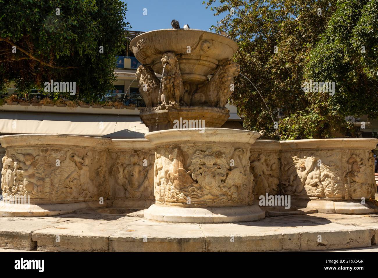 Heraklion, Kreta - Griechenland - 21. September 2023: Der Morosini oder Löwenplatz-Brunnen, fertiggestellt im Jahr 1628 von Gouverneur und Architekt Francesco Morosini i. Stockfoto