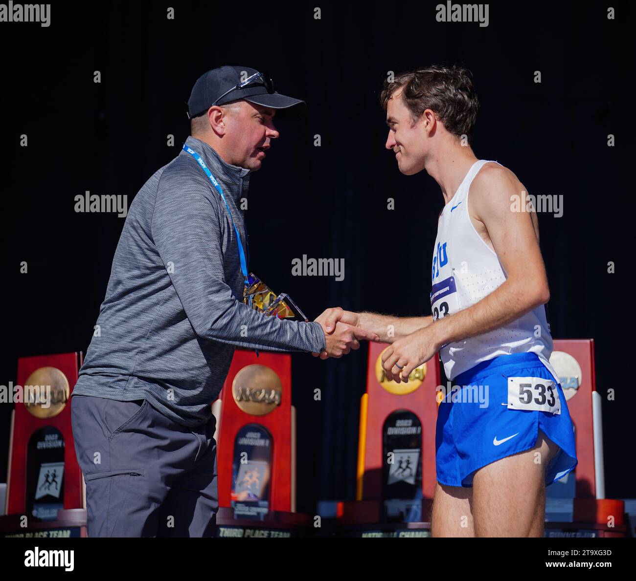 Charlottesville, VA – 18. November: Kenneth Rooks (533) von der Brigham Young University erhielt während des NCAA Cross 2023 den Elite90 Award Stockfoto