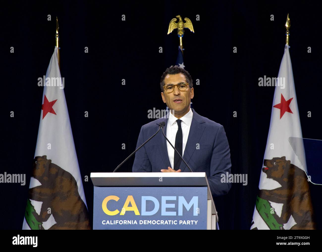 Sacramento, KALIFORNIEN - 18. November 2023: Robert Rivas spricht auf der CADEM-Vollversammlung am Samstag Vormittag. Stockfoto