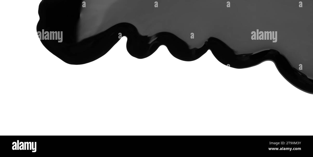 Schwarze viskose Flüssigkeit, die auf weißem Hintergrund fließt Stockfoto