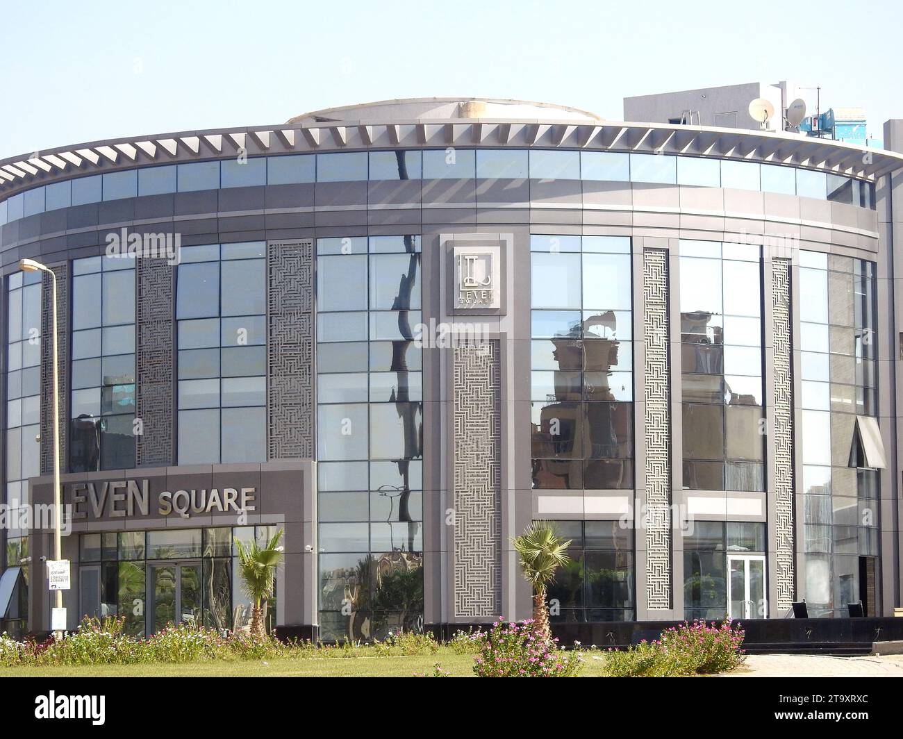 Kairo, Ägypten, 23. September 2022: Leven Square Egypt, ein gemischtes Gebäude mit einer Vielzahl von Geschäfts- und Verwaltungsräumen Stockfoto
