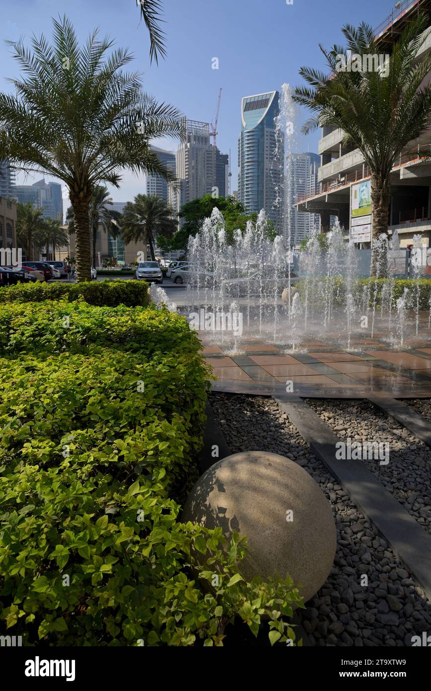 Der Dubai Marina District bietet einen futuristischen gehobenen Lebensstil, Dubai VAE Stockfoto