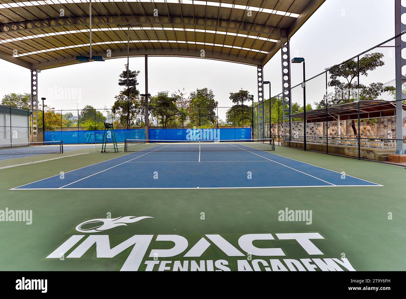 Bangkok, Thailand - 10. Februar 2015: Tennisplatz an der Impact Tennis Academy in Bangkok, Thailand. Stockfoto