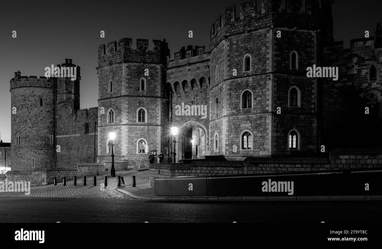 Windsor Castle in der Nacht in Schwarz und weiß Stockfoto