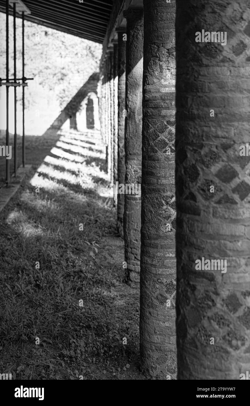 Archäologischer Park Pompeji, Villa der Mysterien Südkolonnaden (Seiteneingang), Architektur, Säulen, Detail. Stockfoto