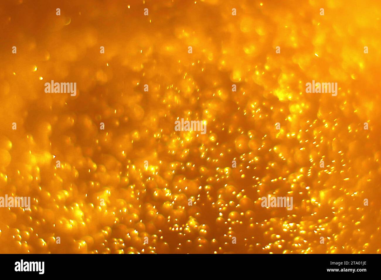 Goldstaubpartikel Hintergrund mit goldenem Lichtfleck Stockfoto