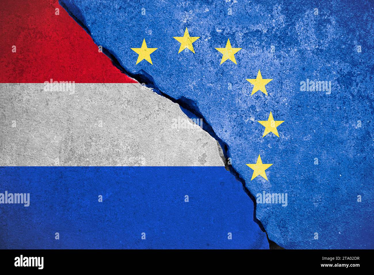 Nexit blaue EU-Flagge auf zerbrochener Mauer und halbe niederländische Flagge, Stimme für Referendum holland Exit from europe Concept Stockfoto
