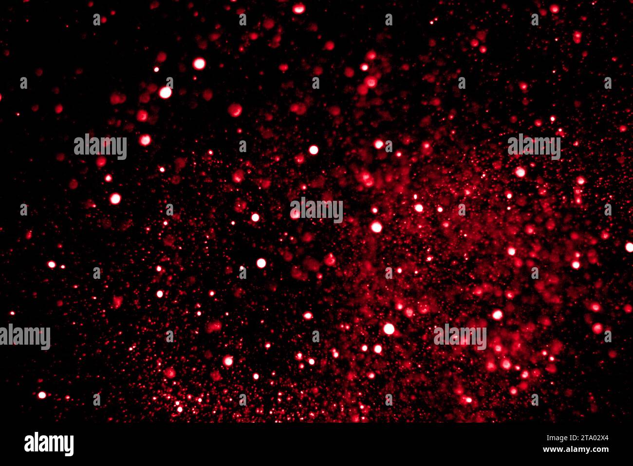 Abstrakter roter glitzernder Hintergrund mit Bokeh, roter Feiertag valentinstag-Ereignis, Liebeskonzept Stockfoto