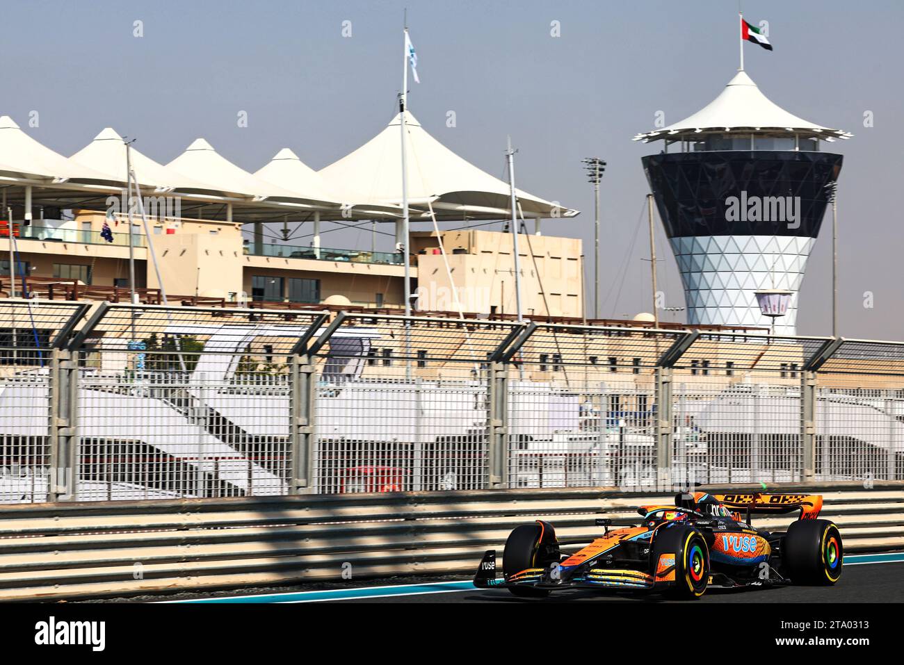 Abu Dhabi, Abu Dhabi. November 2023. Oscar Piastri (aus) McLaren MCL60. 28.11.2023. Formel-1-Test, Yas Marina Circuit, Abu Dhabi, Dienstag. Das Foto sollte lauten: XPB/Press Association Images. Quelle: XPB Images Ltd/Alamy Live News Stockfoto