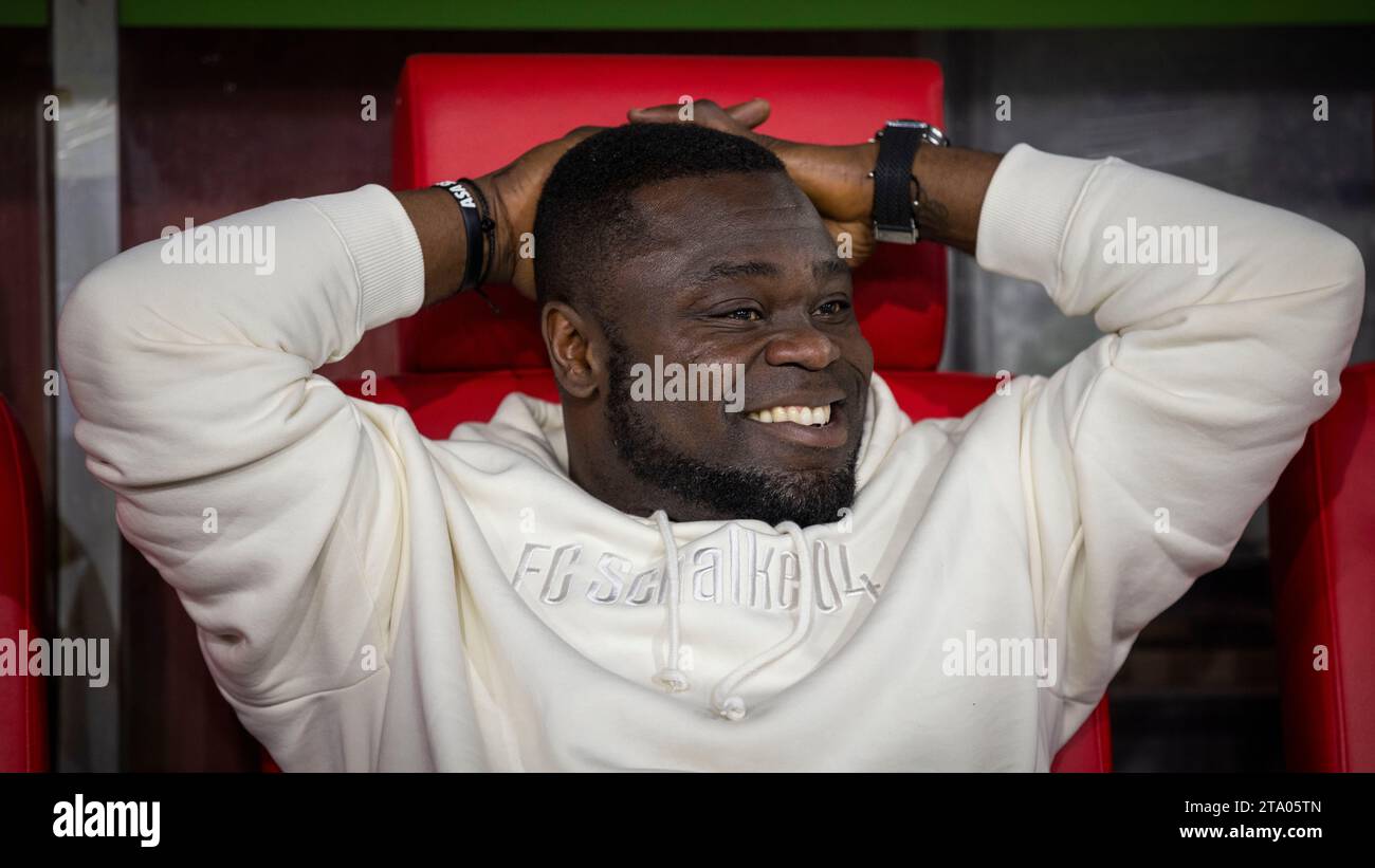 Düsseldorf, Deutschland. November 2023. Gerald Asamoah (S04) Fortuna Düsseldorf - FC Schalke 04 25.11.2023 Copyright (nur für journalistische Zwecke) Stockfoto