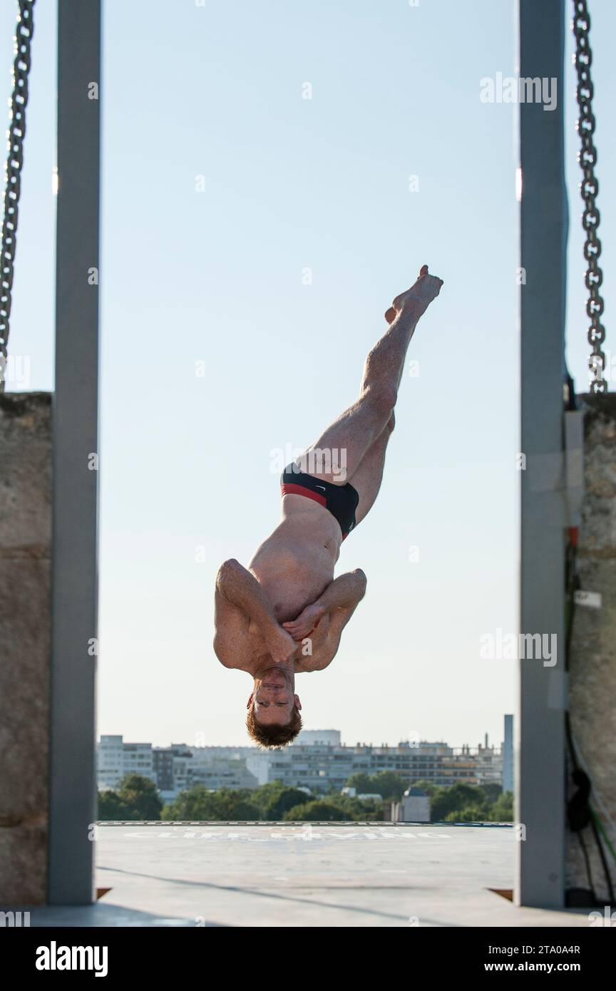 Andy JONES (USA) taucht von der 27 Meter langen Plattform auf dem Saint Nicolas Tower während des vierten Stopps der Red Bull Cliff Diving World Series am 23. Juli 2016 in La Rochelle, Frankreich - Foto Olivier Blanchet / DPPI Stockfoto