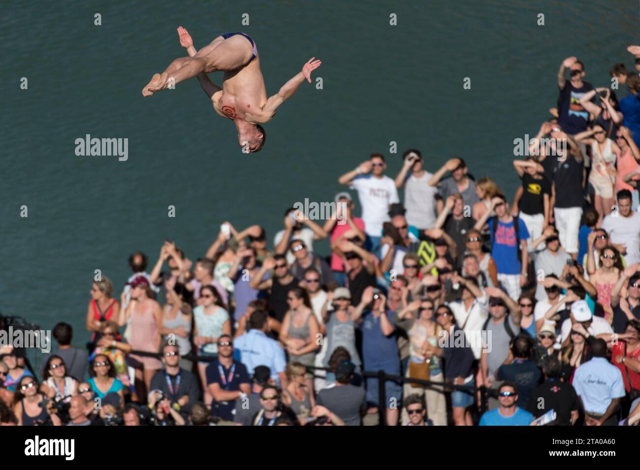 David COLTURI (USA) taucht von der 27 Meter hohen Plattform auf dem Saint Nicolas Tower während des vierten Stopps der Red Bull Cliff Diving World Series am 23. Juli 2016 in La Rochelle, Frankreich - Foto Olivier Blanchet / DPPI Stockfoto