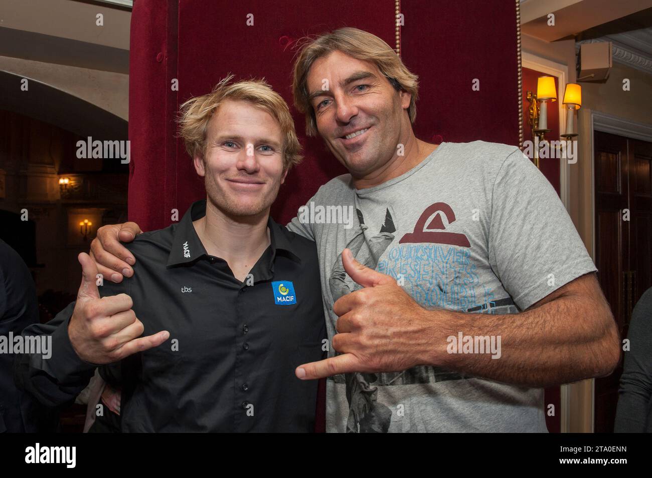 Francois Gabart (Fra) Gewinner des Vendee Globe Race 2013 und Antoine Albeau (Fra) Weltmeister Windsurf Slalom 2013 während der Soiree des Champions im Theater Edouard VII in Paris, Frankreich, 9. Dezember 2013. Foto Olivier Blanchet / DPPI Stockfoto