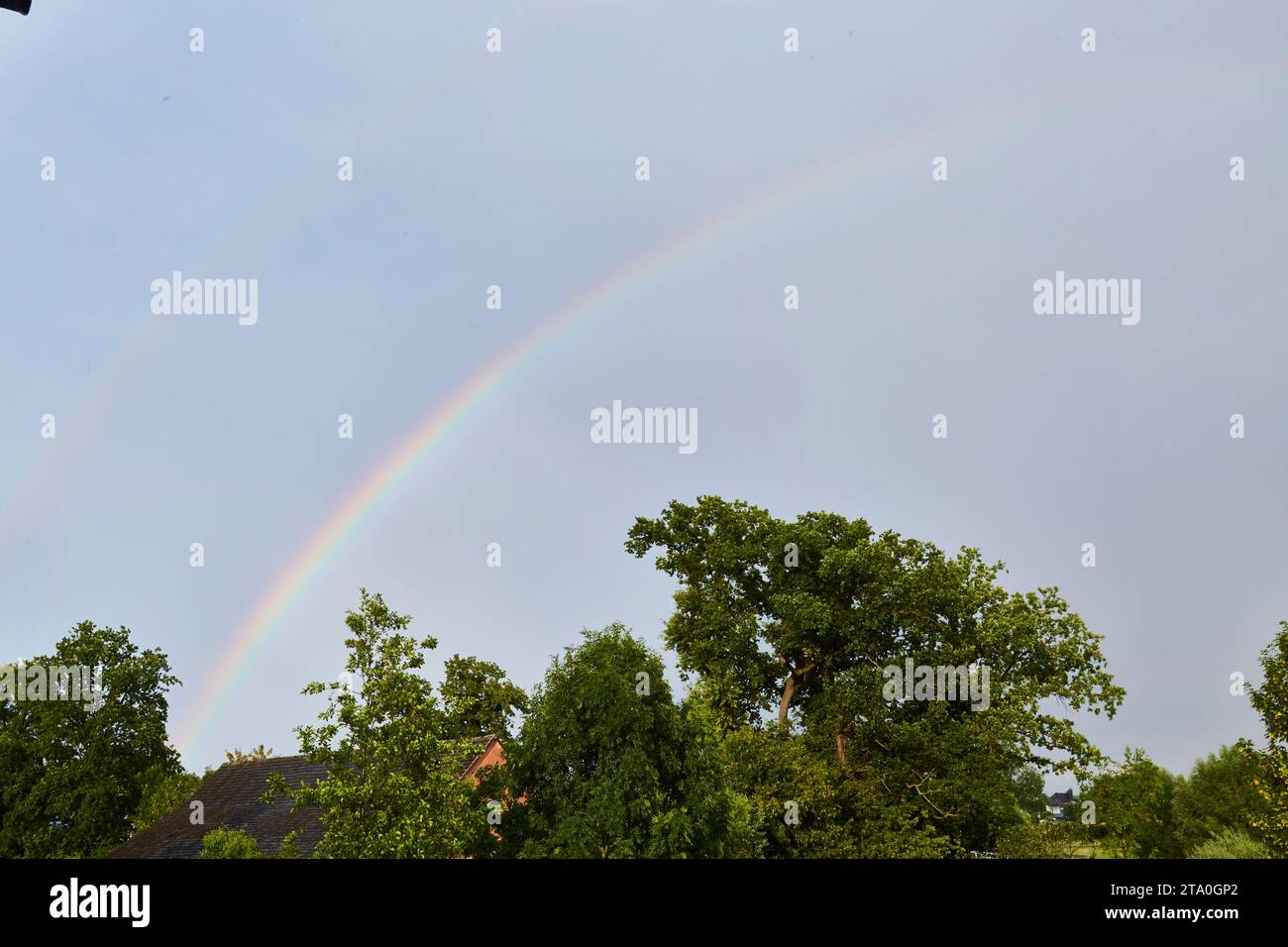 Regenbogen über Lippstadt Overhagen - Stockfoto