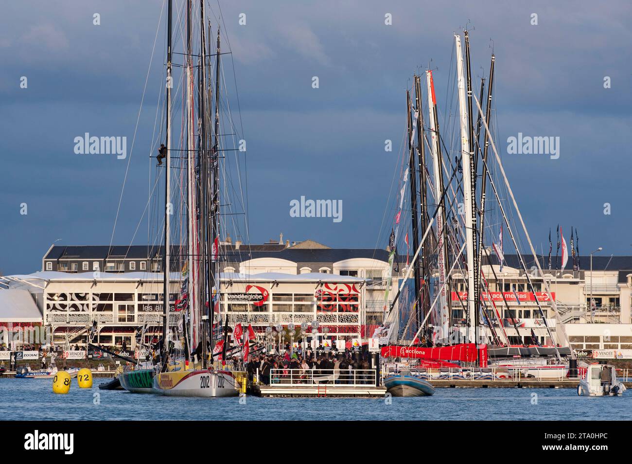 SEGELN - VENDEE GLOBLE 2012-2013 - AMBIANCE PRE-START - LES SABLES D'OLONNE (FRA) - 31/10/2012 - FOTO OLIVIER BLANCHET / DPPI - AMBIANCE PONTONS - ILLUSTRATION Stockfoto