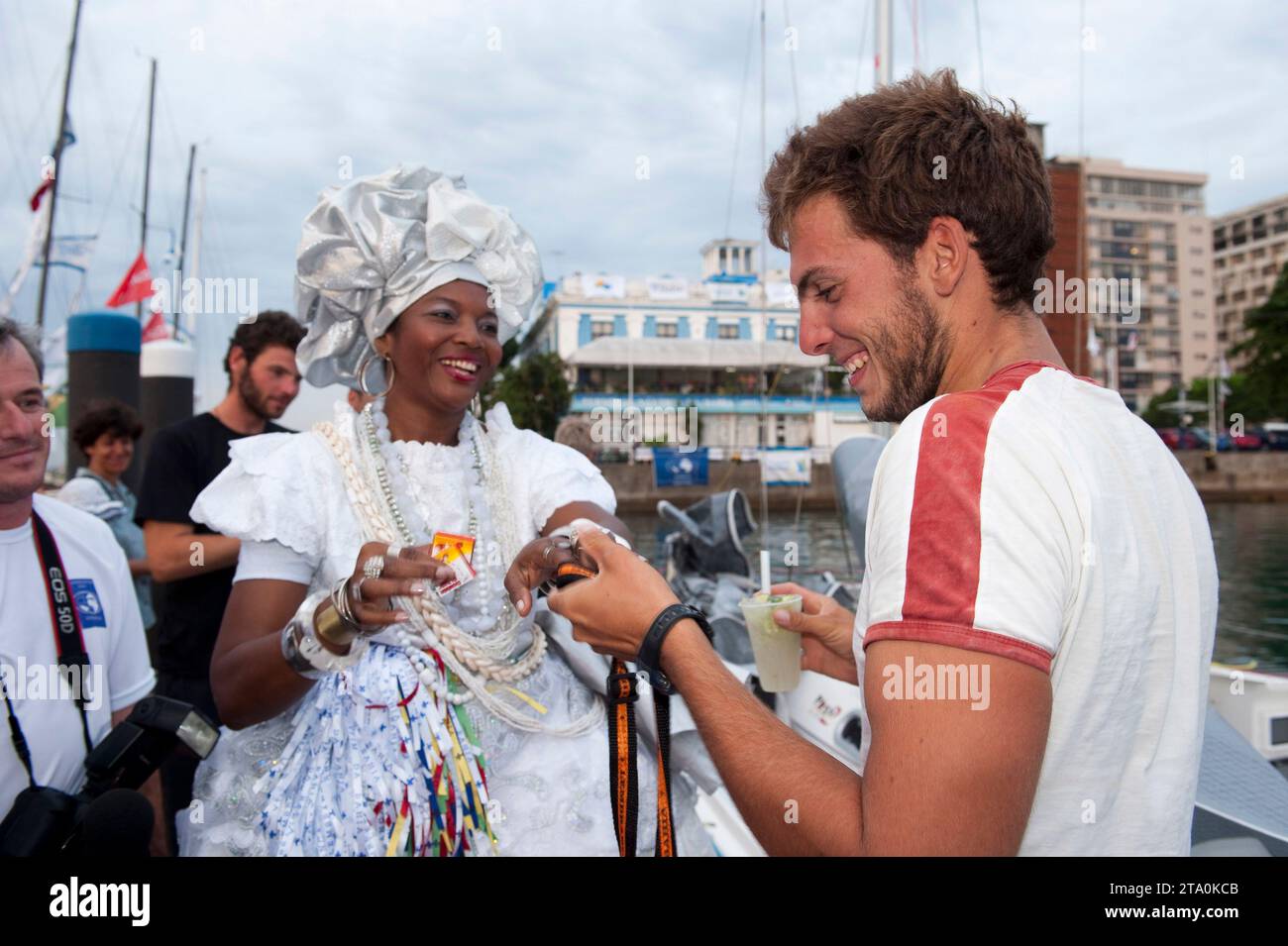 SEGELN - TRANSATLANTISCHES RENNEN - CHARENTE MARITIME BAHIA TRANSAT 6,50 ANKUNFT IN BAHIA - BAHIA (BRA) - 23/10/09 FOTO : OLIVIER BLANCHET / DPPI ANKUNFT VON CHARLIE DALIN (CHERCHESPONSOR.COM FRA435) ZUERST IN BAHIA IN DER SERIENSCHIFFSABTEILUNG # 30109505 017 Stockfoto