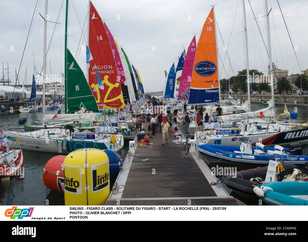 SEGELN - FIGARO KLASSE - SOLITAIRE DU FIGARO - START - LA ROCHELLE (FRA) - 25/07/08 FOTO : OLIVIER BLANCHET / DPPI PONTOON Stockfoto