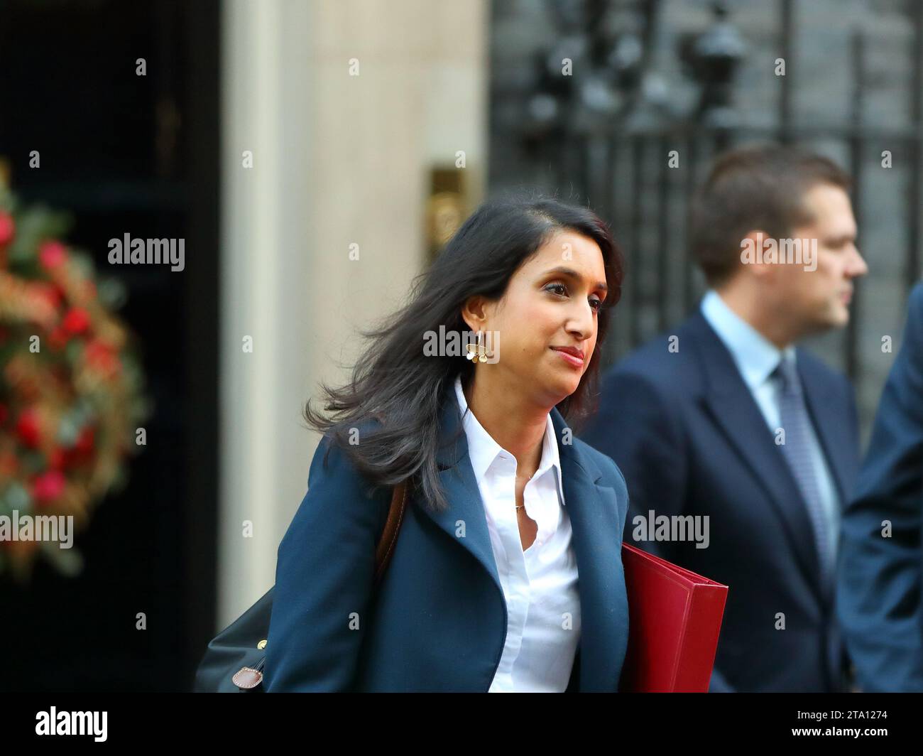 London, Vereinigtes Königreich. November 2023. Claire Coutinho, Staatssekretärin für Energiesicherheit und Net Zero, verlässt nach der Kabinettssitzung. Quelle: Uwe Deffner/Alamy Live News Stockfoto