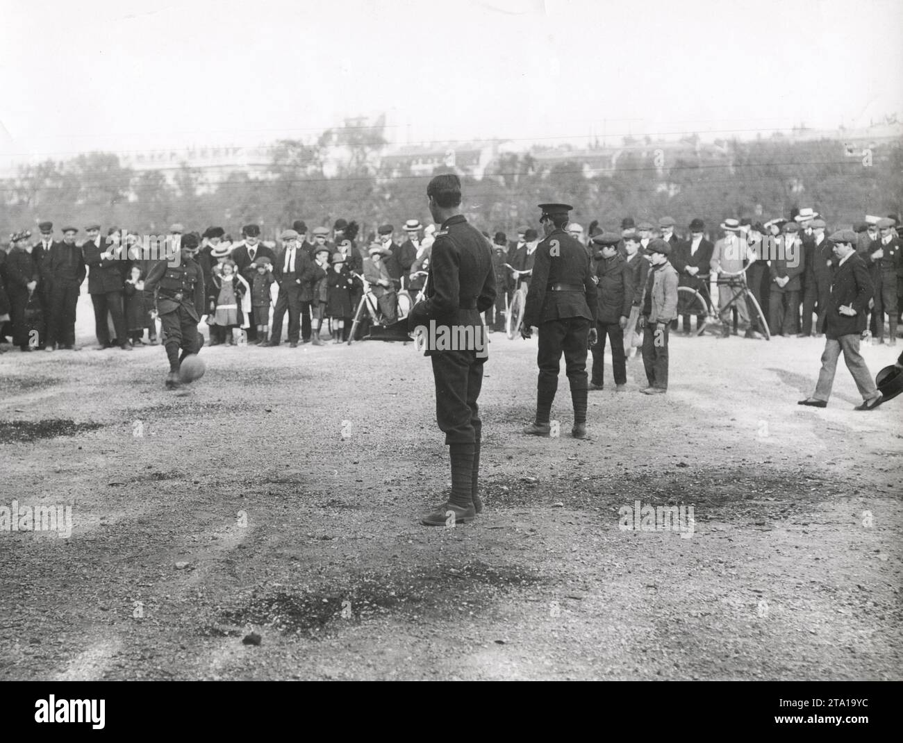 1. Weltkrieg: Britische Truppen spielen Fußball, Frankreich Stockfoto